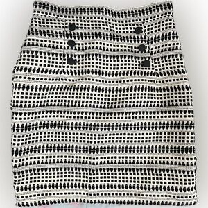 HM Black and white patterned skirt